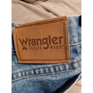 Men's Wrangler Rugged Wear Jeans. 40x29.  Faded Blue Denim.